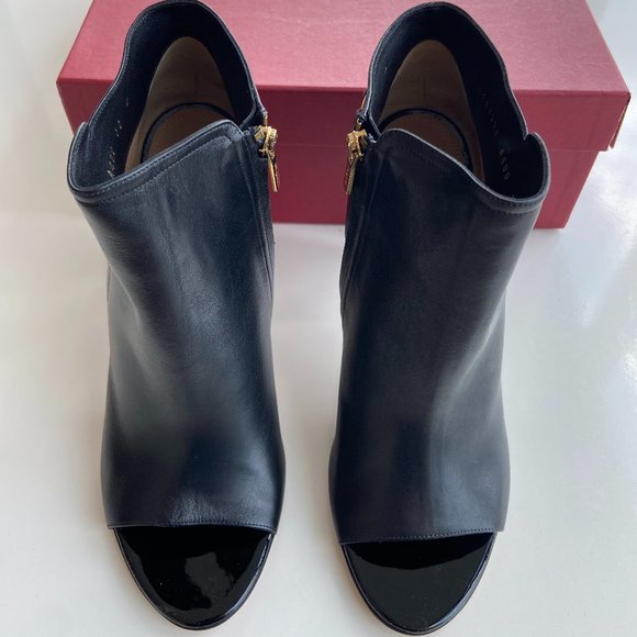 Salvatore Ferragamo Women Mako Leather mu628